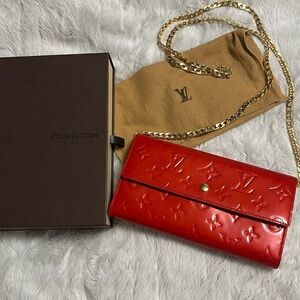 Louis Vuitton Sarah wallet with chain